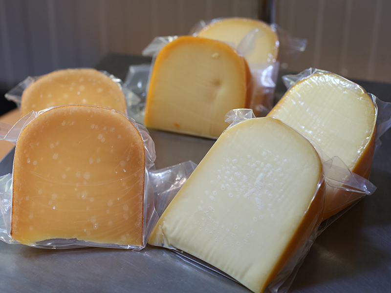 Boerderijwinkel-Lagerweij-streekproducten-kaas