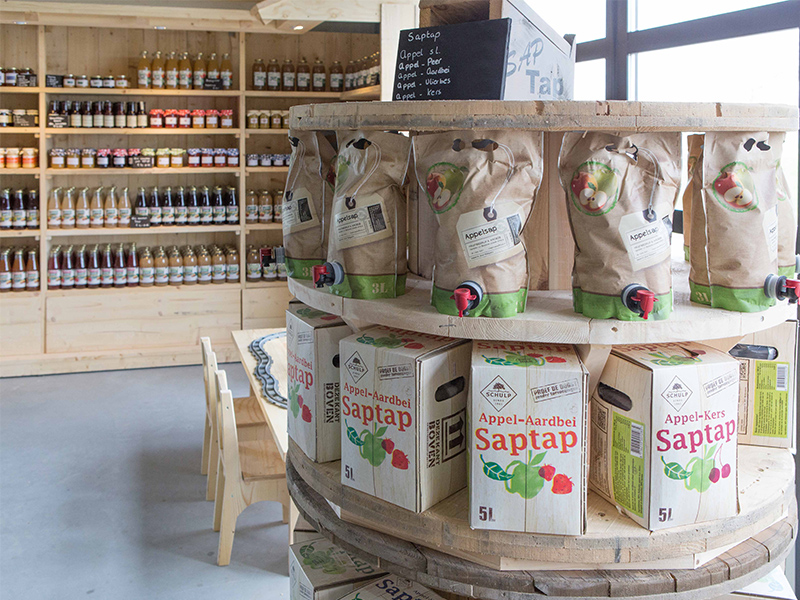 Boerderijwinkel-Lagerweij-streekproducten-sappen